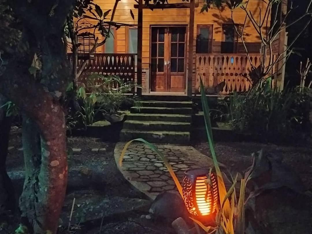 Bata Merah Homestay Баньювангі Екстер'єр фото